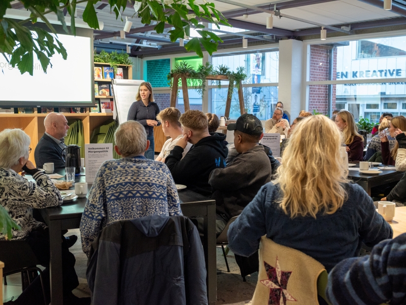 Hverdagspolitik, folk sidder og taler